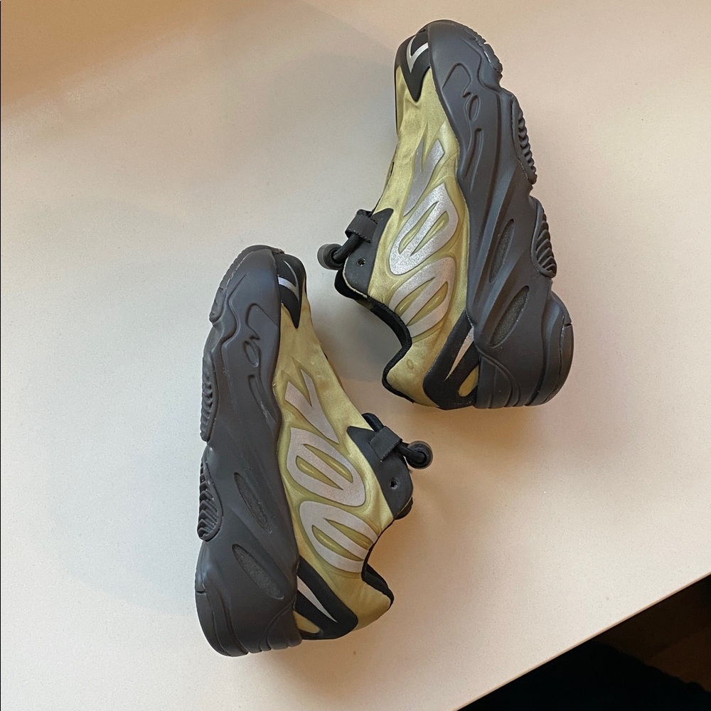adidas Yeezy Boost 700 MNVN - Picture 7 of 16